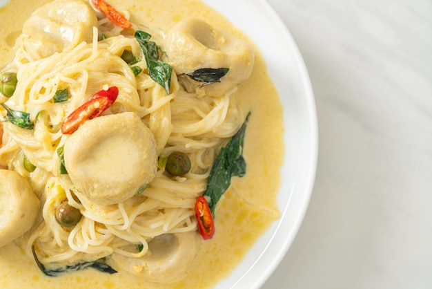 Rice Noodles with Green curry and Fish ball