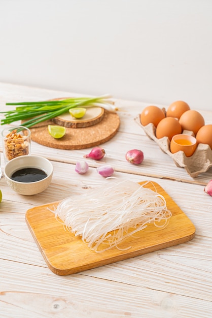 rice noodles with ingredients