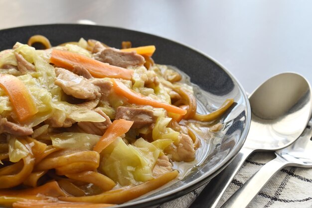 Rice noodles with pork in gravy sauce