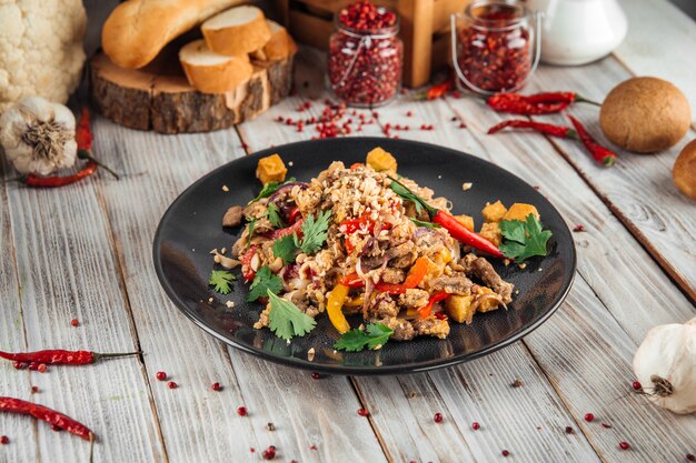 Rice pad thai noodles with beef vegetables