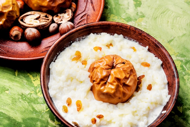 Rice porridge with apples