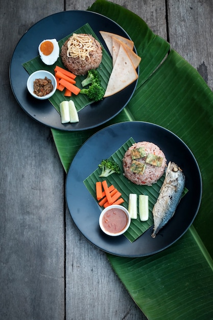 Rice Seasoned with shrimp-paste sauce and Fried mackarel and Ham chicken. 