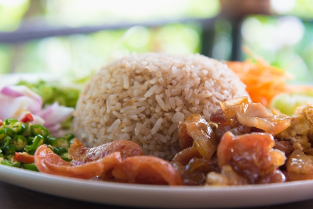 Rice Seasoned with Shrimp Paste