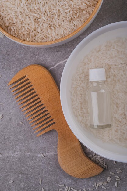 Foto acqua di riso per la cura dei capelli