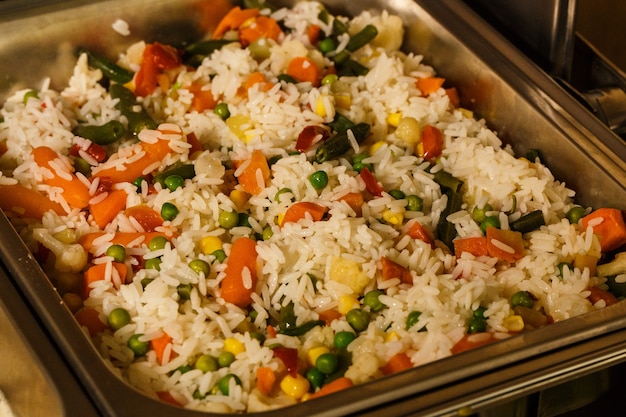 Photo rice with vegetables steam room at the hotel for catering, seminar, coffee break, breakfast, lunch, dinner, buffet .healthy and tasty food