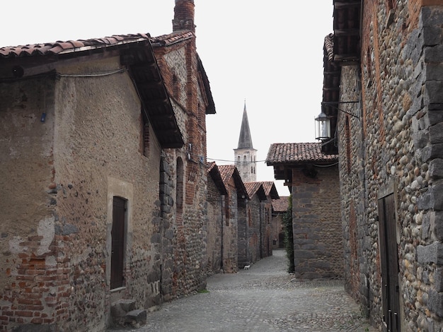 Ricetto borgo medioevale a candelo