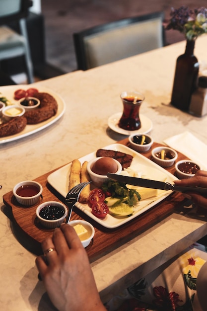 풍부하고 맛있는 아침 식사