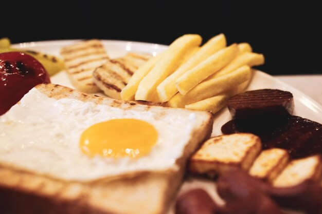 풍부하고 맛있는 아침 식사