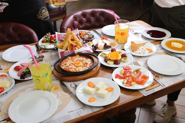 Богатый и вкусный турецкий завтрак