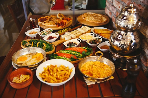 풍부하고 맛있는 터키식 아침식사
