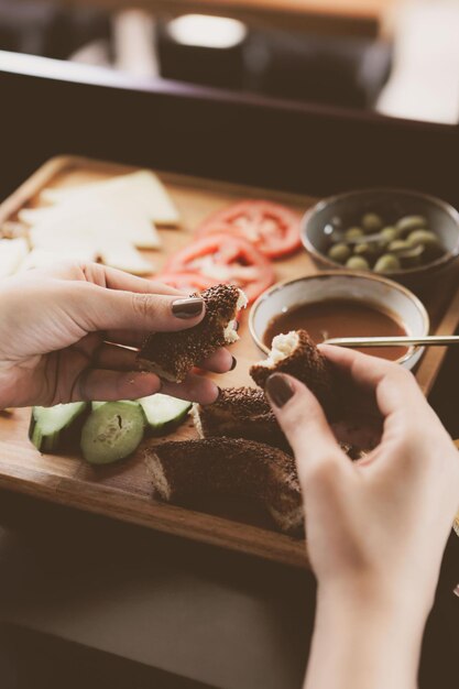 풍부하고 맛있는 터키식 아침 식사