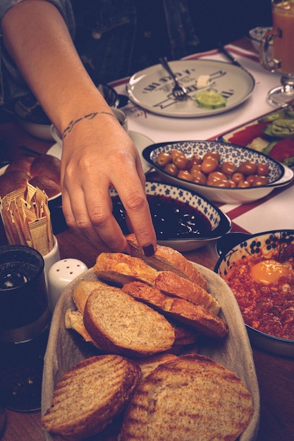 풍부하고 맛있는 터키식 아침 식사