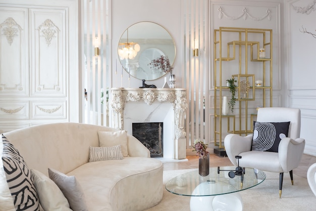 Photo rich luxurious interior of a cozy room with modern stylish furniture nd grand piano, decorated with baroque columns and stucco on the walls