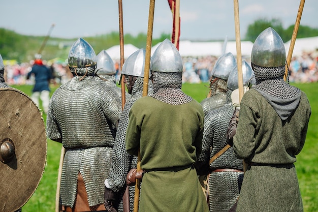 Ridderlijke gevechten op festival van middeleeuwse cultuur