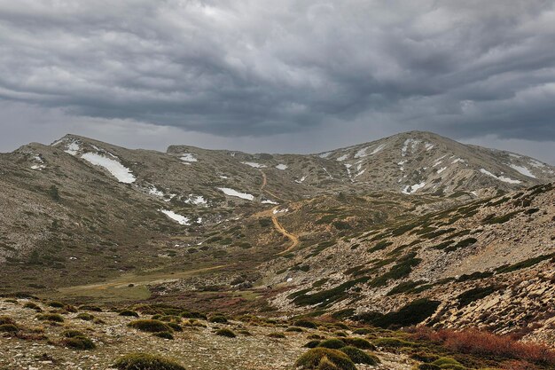 Creste e scogliere del badland de los coloraos nel geoparco di granada