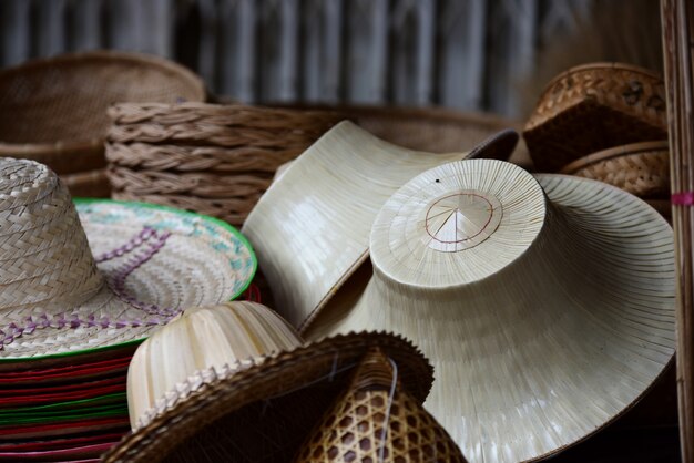 Rieten markt. Rotan mand. Rotan of bamboe handwerk handgemaakt uit natuurlijke stro mand.