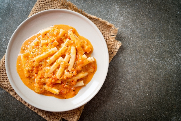 rigatoni penne pasta creamy tomato or pink sauce