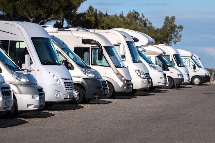 Foto rij met auto caravans