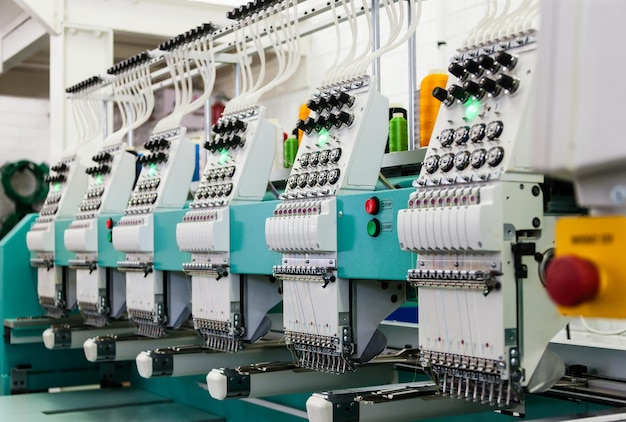 Rij van machines in de fabriek