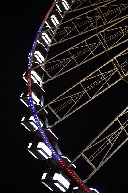 Rijd op een nachtkermis in Parijs