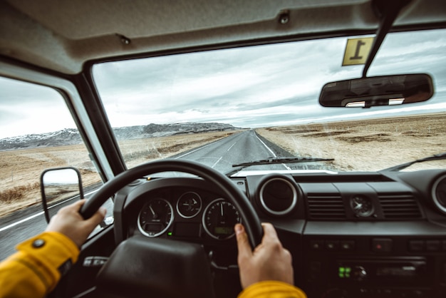 Rijden op de ijslandse wegen, tour in ijsland