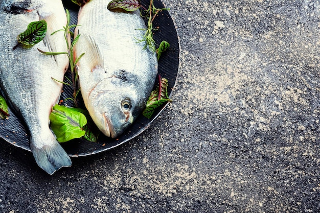 Rijke bouillabaisse in een kom