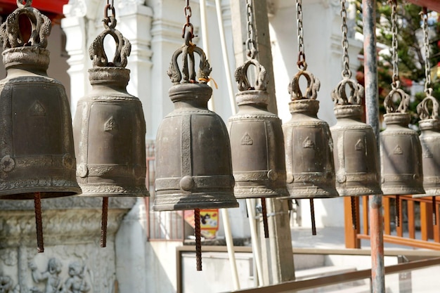 Rijklokken bij Boeddhistische tempel in Thailand.