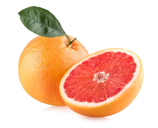 Rijpe grapefruits geïsoleerd op witte achtergrond