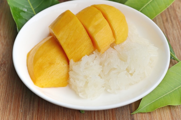 rijpe mango en plakkerige rijst