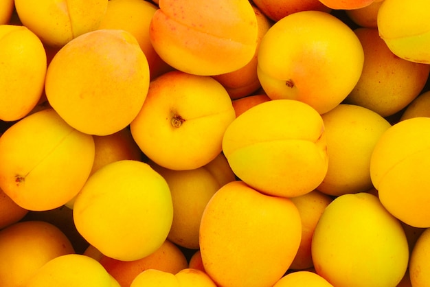 Rijpe sappige oranje abrikozen fruit achtergrond.
