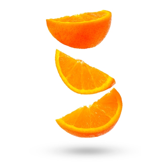 Rijpe sinaasappel die op witte achtergrond wordt geïsoleerd