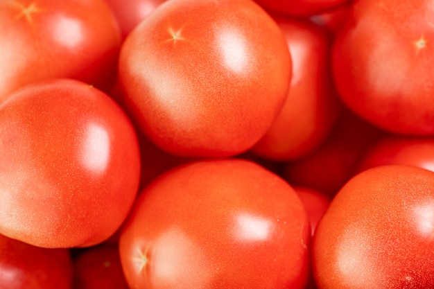 Rijpe tomaten als achtergrond of textuur