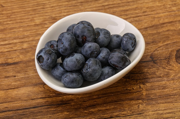 Rijpe zoete smakelijke bosbessen hoop