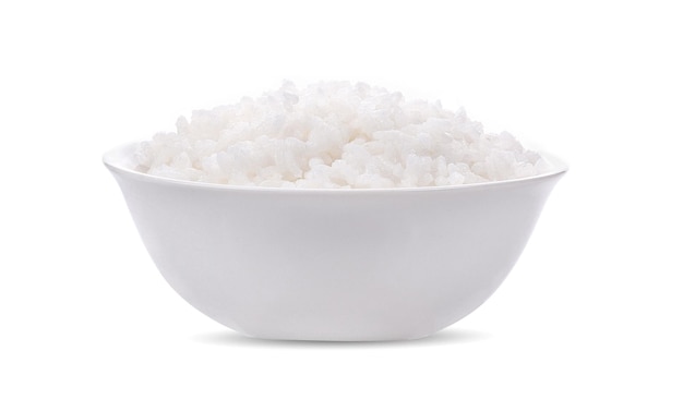 Rijst in een kom op een witte achtergrond
