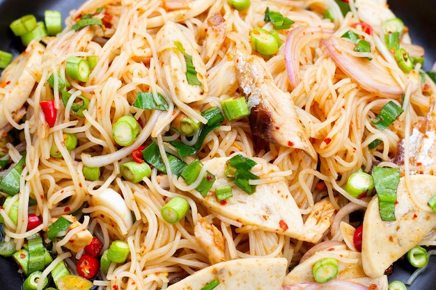 Rijstvermicelli noedels pittige salade