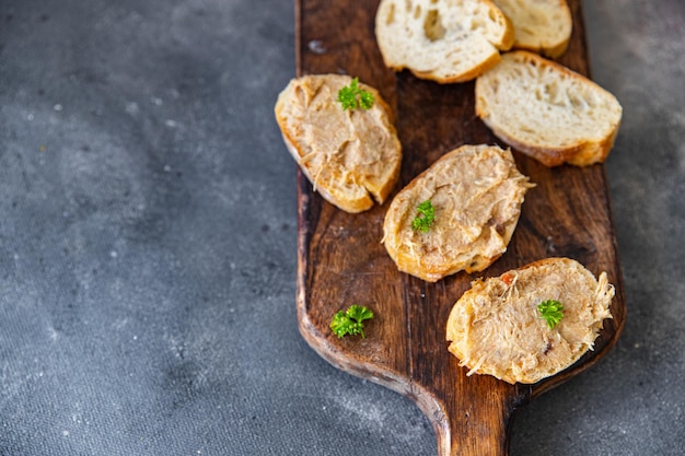 Рийет куриное мясо или утка, паштет из гусиной птицы кухня свежая здоровая еда закуска