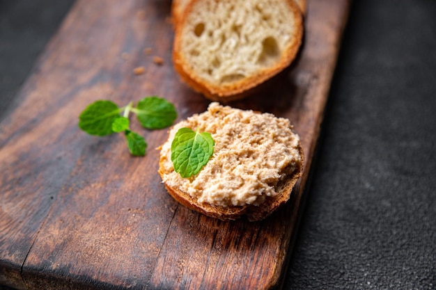 Фото rillettes рыба сэндвич с лососем smorrebrod морепродукты аперитив еда еда закуска на столе