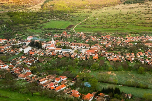 Foto rimetea is een klein dorp in transsylvanië, roemenië