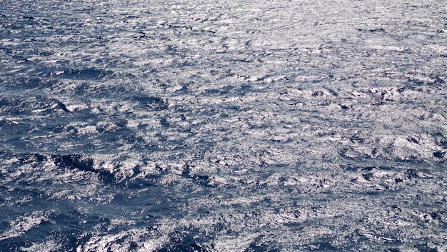 Rimpelingen op het zeeoppervlak