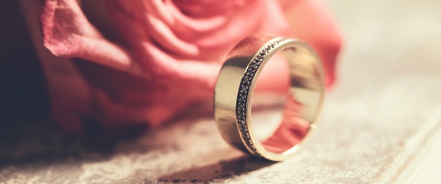 Ring and bouquet of roses on the table