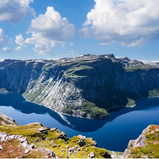 Trolltunga 노르웨이 근처 Ringedalsvatnet 블루 마운틴 호수