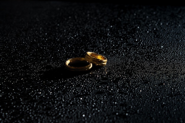 Photo rings on a dark background. wedding rings. jewelry.