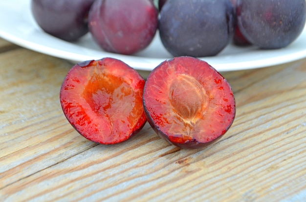 Ripe  fresh  plums
