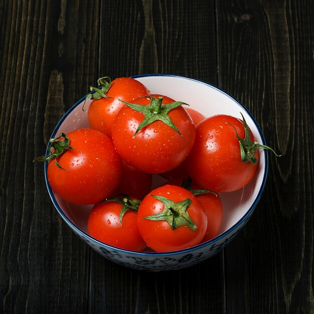 Ripe, fresh tomatoes 