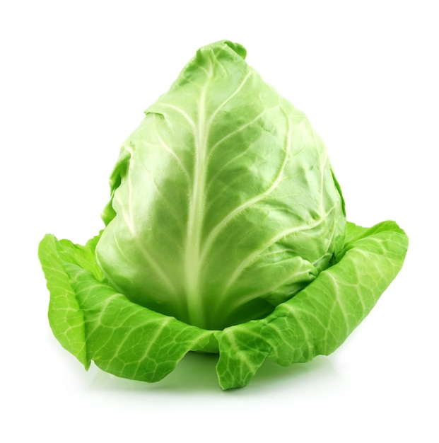 Photo ripe green cabbage isolated on white