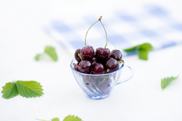 Photo ripe, juicy sweet cherry in a glass