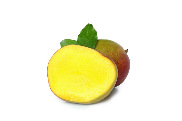 Foto frutto di mango maturo isolato su sfondo bianco