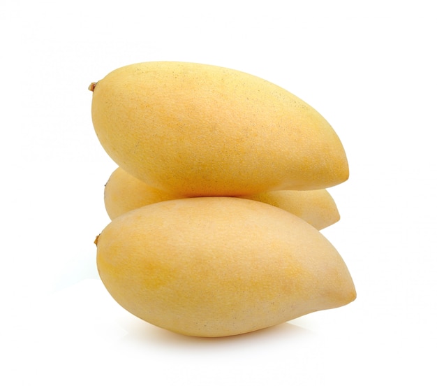 Photo ripe mango isolated