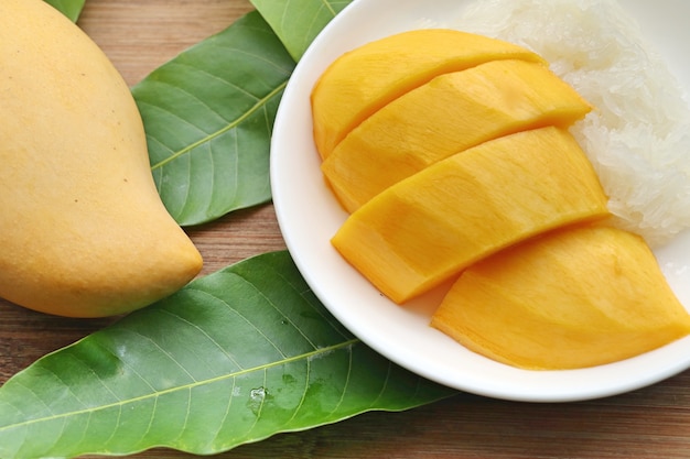 ripe mango and sticky rice