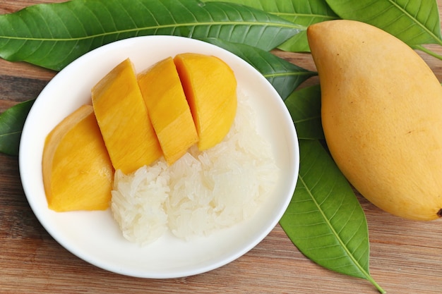 ripe mango and sticky rice